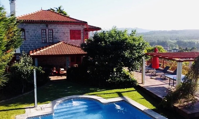 Vila Verde Cottage | Relax at Vila Aurora with Pool, Spa & Breakfast Options