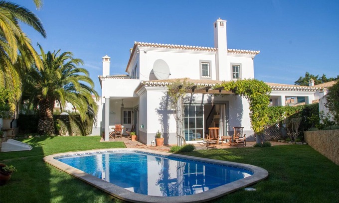 Praia da Luz Villa | Vila Aurora - Pet-Friendly 3 Bedroom Villa Near the Beach