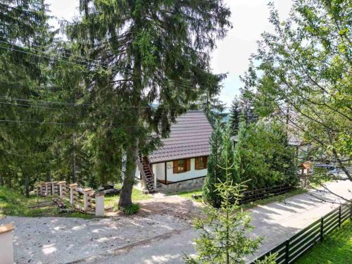 Brdo Apartment | Guest Rated 10/10: Family-Friendly Vila Bajka Awaits