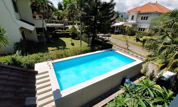 Ngaglik House | Relaxing Retreat at Vila Batu Bale-Bale with Pool & Breakfast
