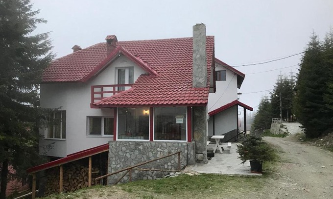 Ranca Cabin | Family-Friendly Vila Carla Elena with Breakfast & Kitchen
