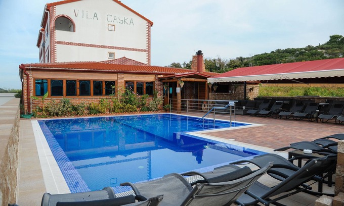 Caska Apartment | Cozy Vila Caska - Perfect Retreat near Zrce Beach & Pool