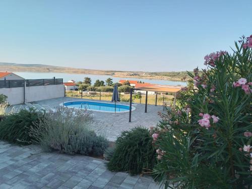 Caska Villa | Vila Cissa: Oceanfront Retreat with Pool and Family Amenities