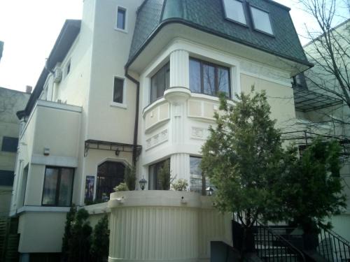 Bucharest City-Centre Hotel | Relaxing Vila Cornelia: Spa, Restaurant & Family-Friendly