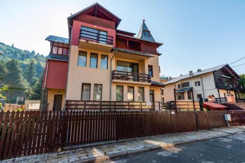 Busteni House | Vila Emily: Family & Pet-Friendly Retreat Awaits You