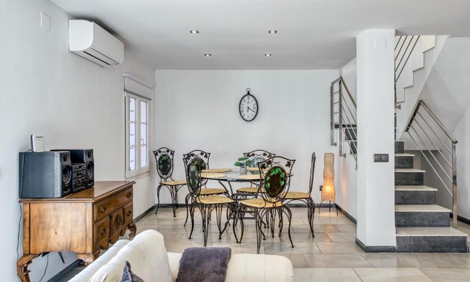 Empuriabrava House | Pet-Friendly Vila Empuriabrava in Central Location