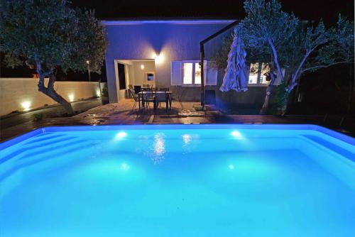 Murter Villa | Discover Vila Ena: Oceanfront Bliss with Top Amenities