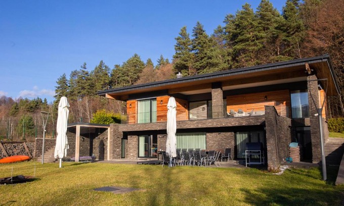 Firiza Villa | Escape to VILA ESCAPE by Lake Firiza in Maramures