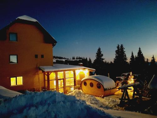 Ranca Villa | Cozy Vila Esperia Rânca: Family-Friendly with Hot Tub