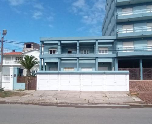 Villa Gesell Apartment | Vila Gesell: Central Location Near Beach, Pet-Friendly Stay