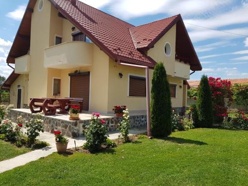 Harseni House | Discover Vila Grecu: Family-Friendly Stay with Breakfast