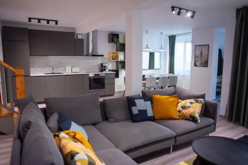 Busteni Villa | Enchanting Vila Happy Busteni: Family-Friendly 4-Star Stay