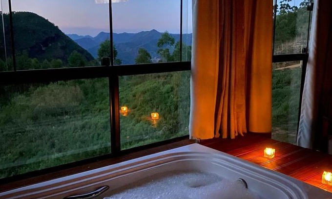 Santa Teresa Cabin | Pet-Friendly Vila Italliana Chalés with Hot Tub Luxury