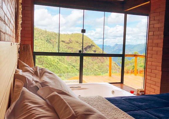 Santa Teresa Cabin | Discover Vila Italliana Chalés - Cozy Retreat with Hot Tub