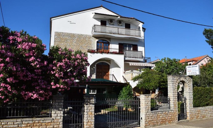Sveti Filip i Jakov House | Guest Rated: Vila Jelena Studio Apartments in Sv Filip i Jakov
