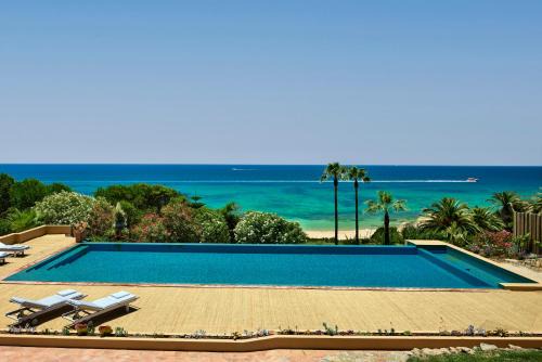 Gale Resort | Vila Joya: Oceanfront Retreat with Spa & Pool Amenities