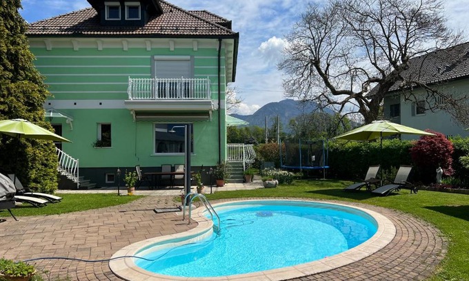 Lesce Apartment | Vila Lesce: Oceanfront Retreat with Pool & 9.6/10 Rating
