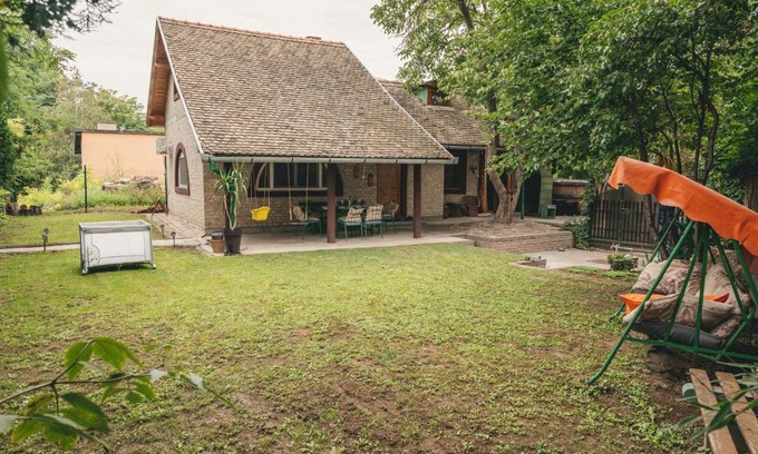 Sombor House | Pet-Friendly Vila Mala: Top-Rated Stay for Families