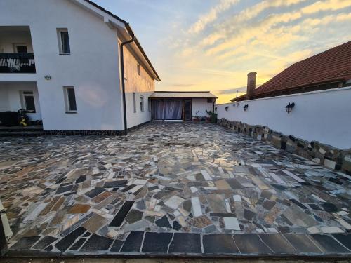 Sinmartin Villa | Experience Mario: Pet-Friendly Retreat with Hot Tub Bliss
