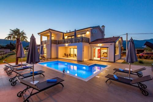 Sarsoni Villa | Discover Vila Mia Opatija Dražice: Oceanfront Bliss Awaits