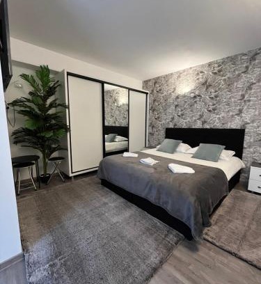 Sura Mica House | Pet-Friendly Vila Mirela: Perfect for Families and More
