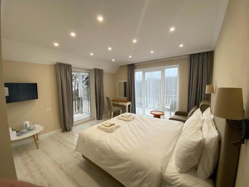 Sovata Villa | Relax at Vila Niki: 4-Star Stay with Pool and Spa