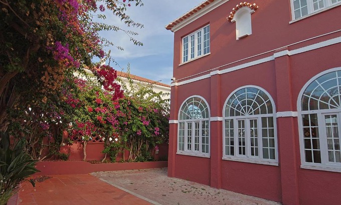 Costa de Caparica Hostel | Budget-Friendly Stay at Vila Olivença with Family Amenities