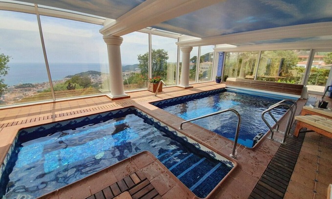 Lloret de Mar Villa | Vila Panorama: Indulge in Spa Bliss & Ocean Views