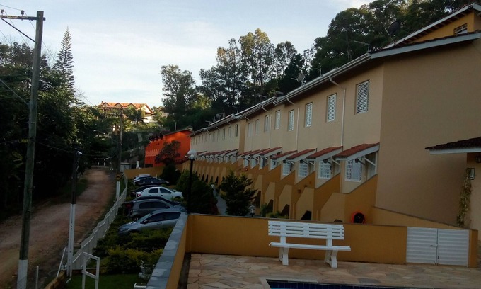 Serra Negra House | Pet-Friendly Retreat at Vila Paradiso Condominium