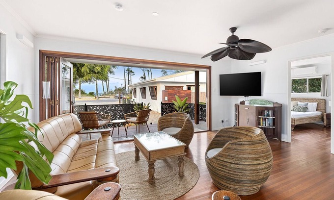 Fraser Coast House | Seaside Escape at Vila Paus Dua - Beachfront Haven