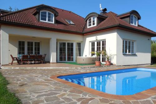 Plana nad Luznici House | Experience Vila Plana nad Luznici: 4-Star Stay with Spa & Pool