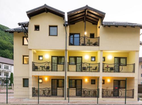 Caciulata House | Family-Friendly Vila Poienița Căciulata with Kitchen Access