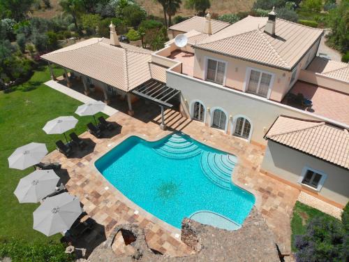 Silves Bed & Breakfast | Experience Vila Relaxmountain: 4-Star Poolside Retreat