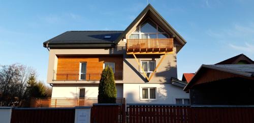 Nova Lesna House | Vila Somani: Guest Rated 9.8 with Family & Pet-Friendly Perks