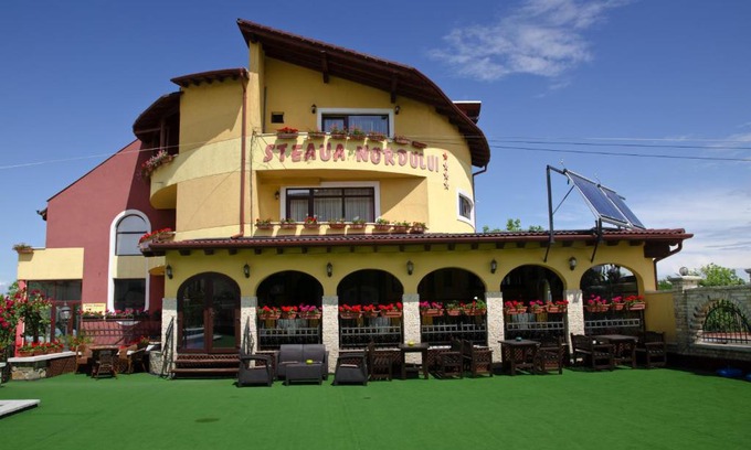 Alba Iulia House | Oceanfront Vila Steaua Nordului with Scenic Pool Views