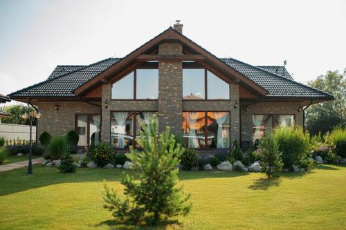 Velka Lomnica Villa | Inviting Vila Tomas: Family-Friendly with Hot Tub Access