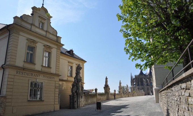 Kutna Hora Hotel | Discover Vila U Varhanáře: Highly Rated with Breakfast Included