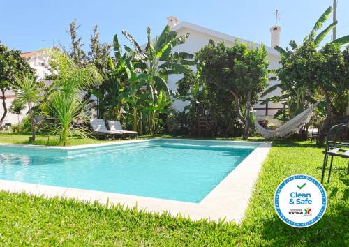 Charneca de Caparica e Sobreda House | Relax at Vila Vale Guest House: Surf, Yoga & Poolside Bliss