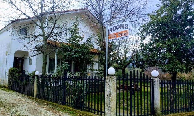 Kastraki Villa | Modern Maisonette with Scenic Meteora Views for Families