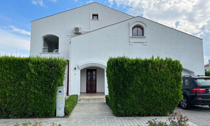 Mamaia-Sat Villa | Indulge at Vila Y2 in Arena Regia Residence with Ocean Views