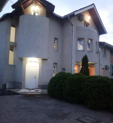 Ljesevo Villa | Vila Zvizdic: Pet & Child Friendly with Perfect 10/10 Score