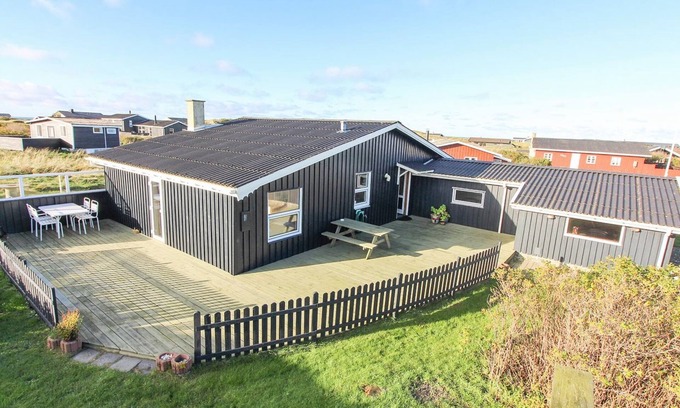 Hirtshals House | Oceanfront Haven "Vili" - Steps from the Beach and Spa