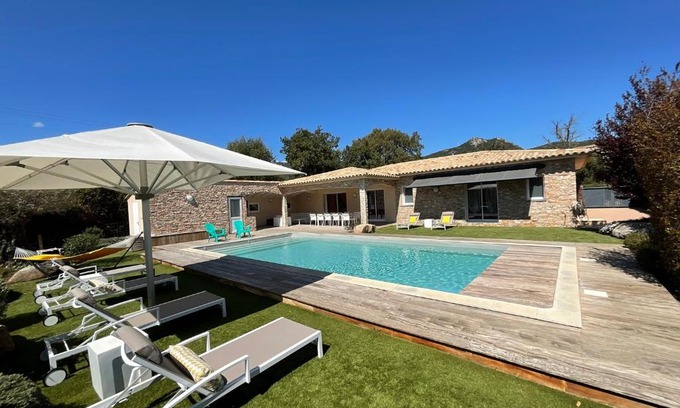 Pinarellu Villa | Villa Poggio Rosso: Pool House with Oceanfront Views