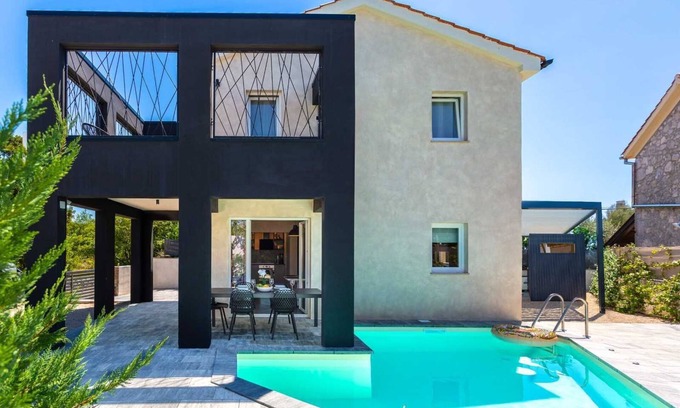 Sveti Ivan Dobrinjski Villa | Villa Lota: Relax by the Heated Pool & Enjoy Spa Amenities