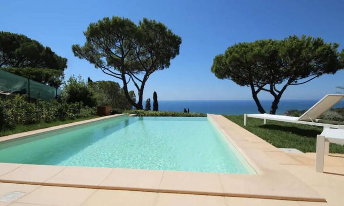 Castiglione della Pescaia Apartment | Villa Apartment with Private Pool & Amazing Sunset Views