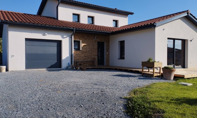 Chazay-d'Azergues Villa | Cozy Villa Just 20 Minutes from Lyon with Breakfast Included
