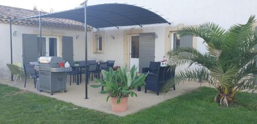 Charleval Villa | Elegant Villa with Pool & Ocean View for 14 Guests