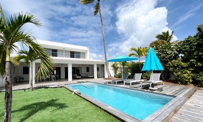 Saint-Francois Villa | Beachfront Villa St François with Private Pool & Breakfast