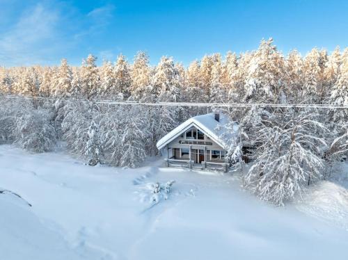 Kolari Ski Chalet | Villa Äkäsjoensuu: Family-Friendly Retreat with Top Ratings