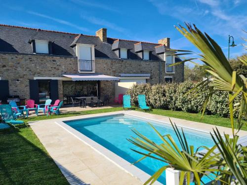 Baden Villa | Elegant Villa with Private Pool and Garden Near the Beach